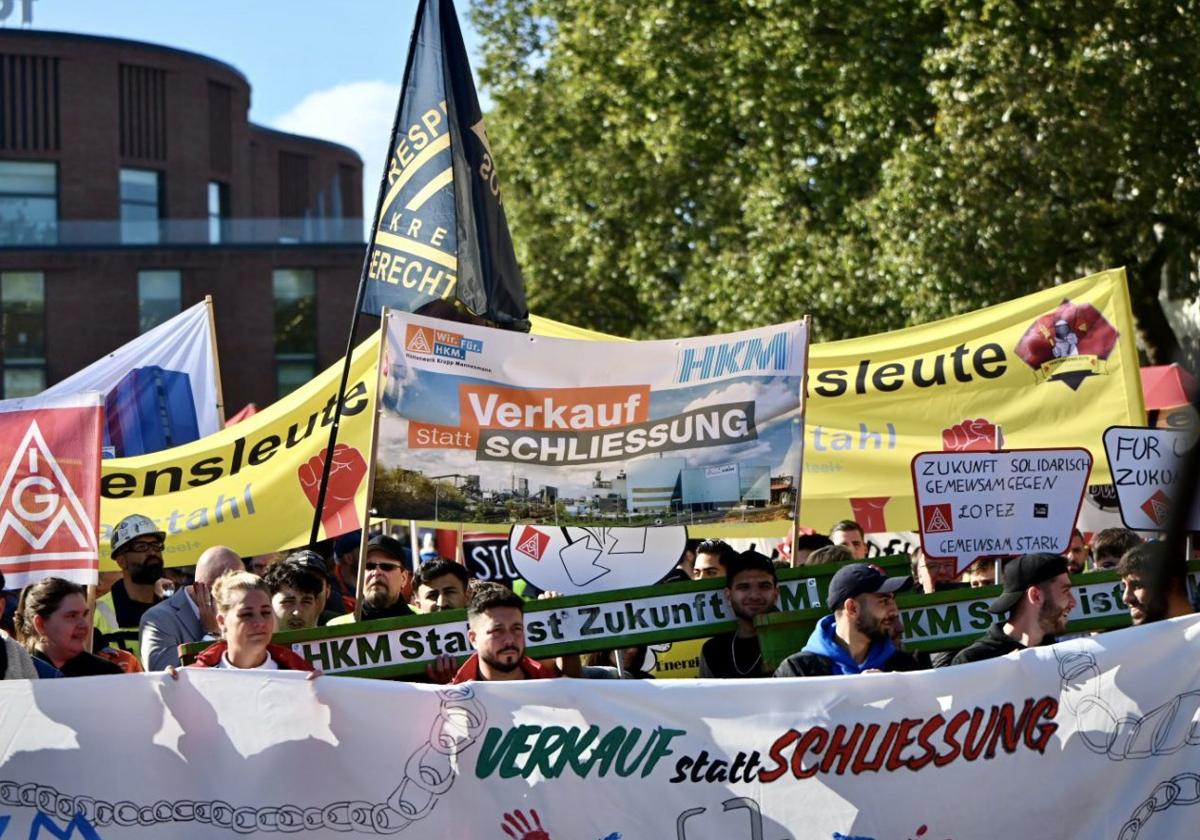 Trabajadores de la planta siderúrgica de Duisburgo, en las protestas durante la cumbre del acero.