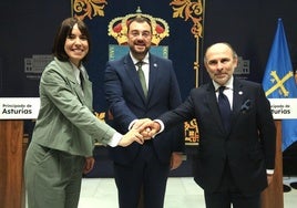 La ministra de Ciencia, Innovación y Universidades, Diana Morant, el presidente del Principado, Adrián Barbón, y el rector de la Universidad de Oviedo, Ignacio Villaverde, en la firma del convenio.