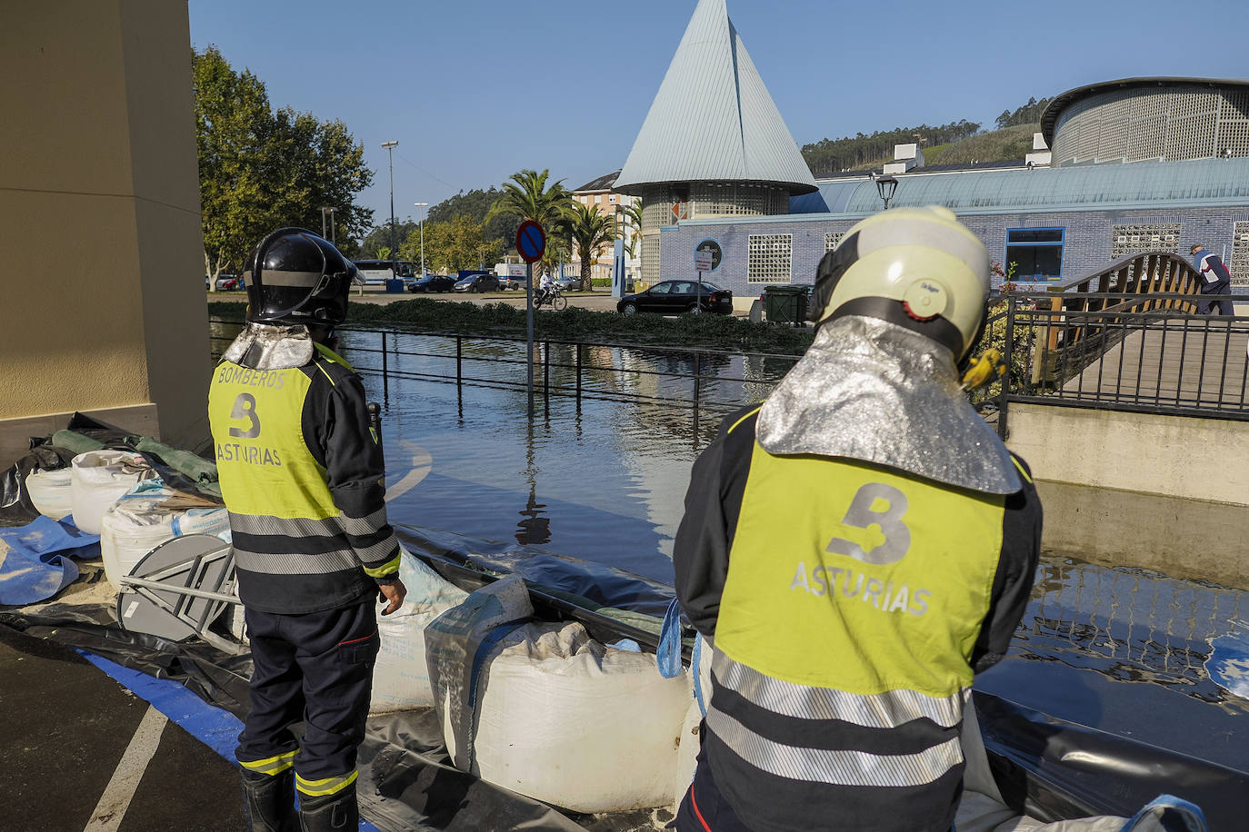 Las consecuencias de las mareas vivas en Asturias: inundaciones y fuerte oleaje