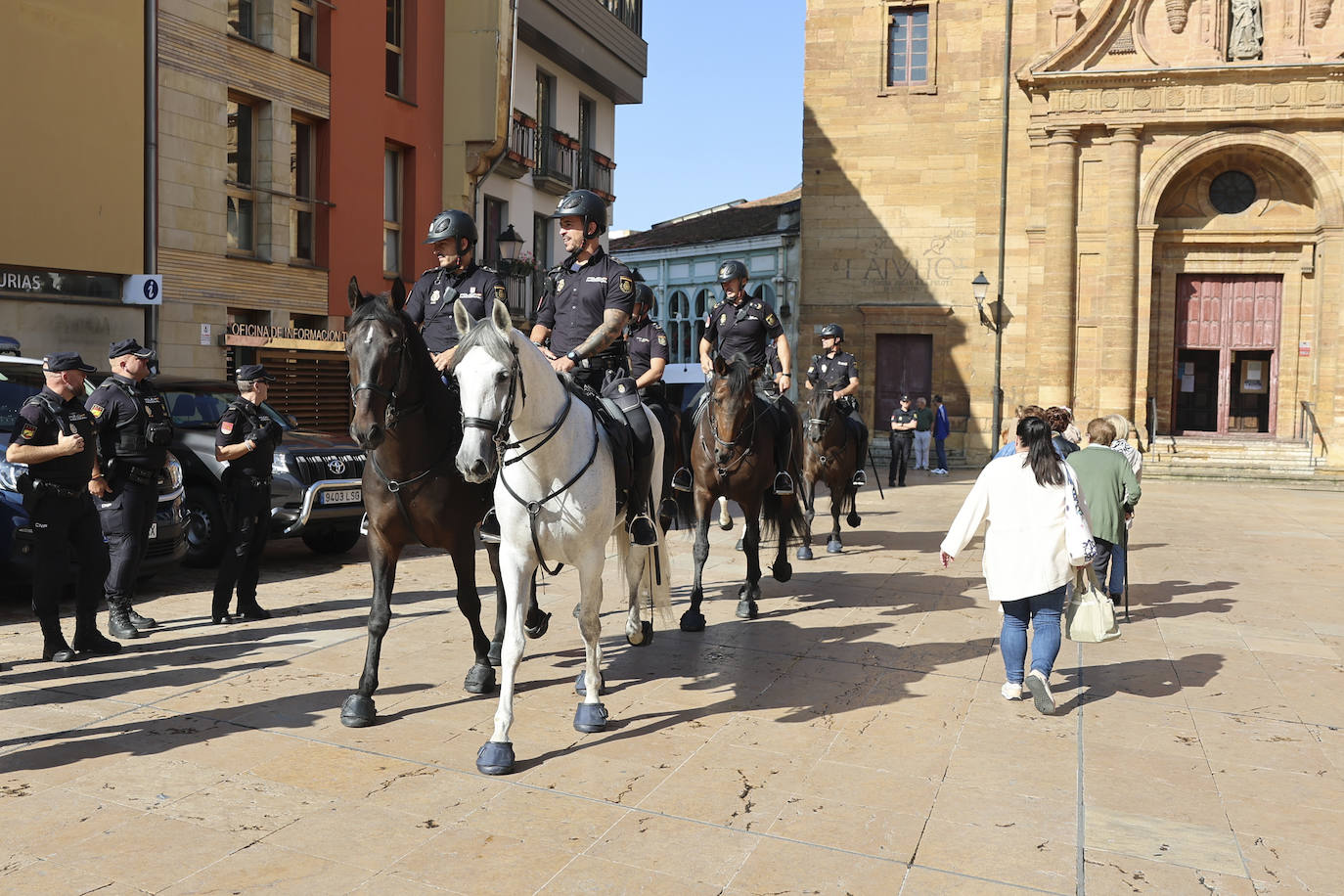 La Policía Nacional recibe la medalla de oro de Oviedo