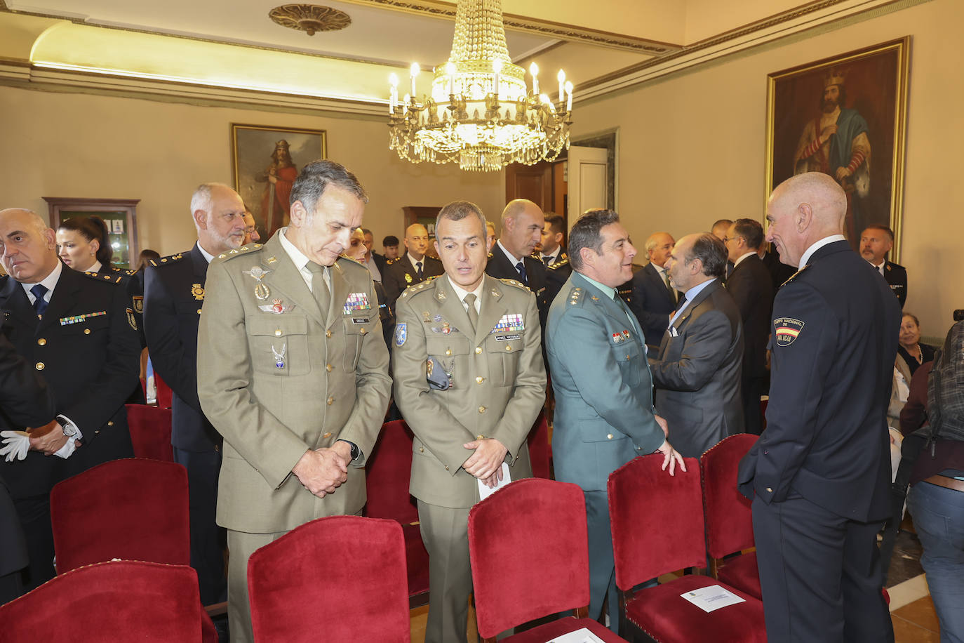 La Policía Nacional recibe la medalla de oro de Oviedo