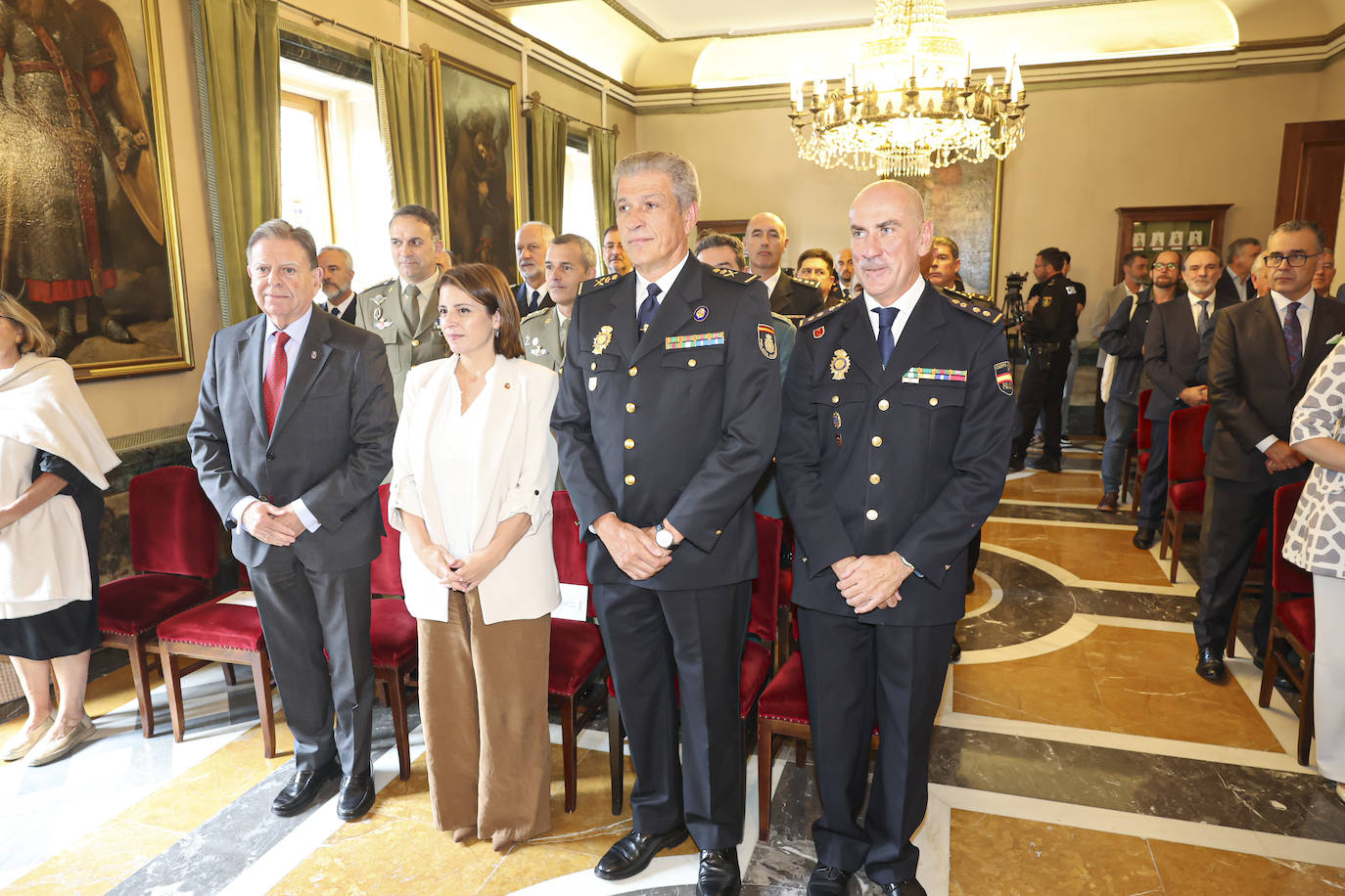 La Policía Nacional recibe la medalla de oro de Oviedo