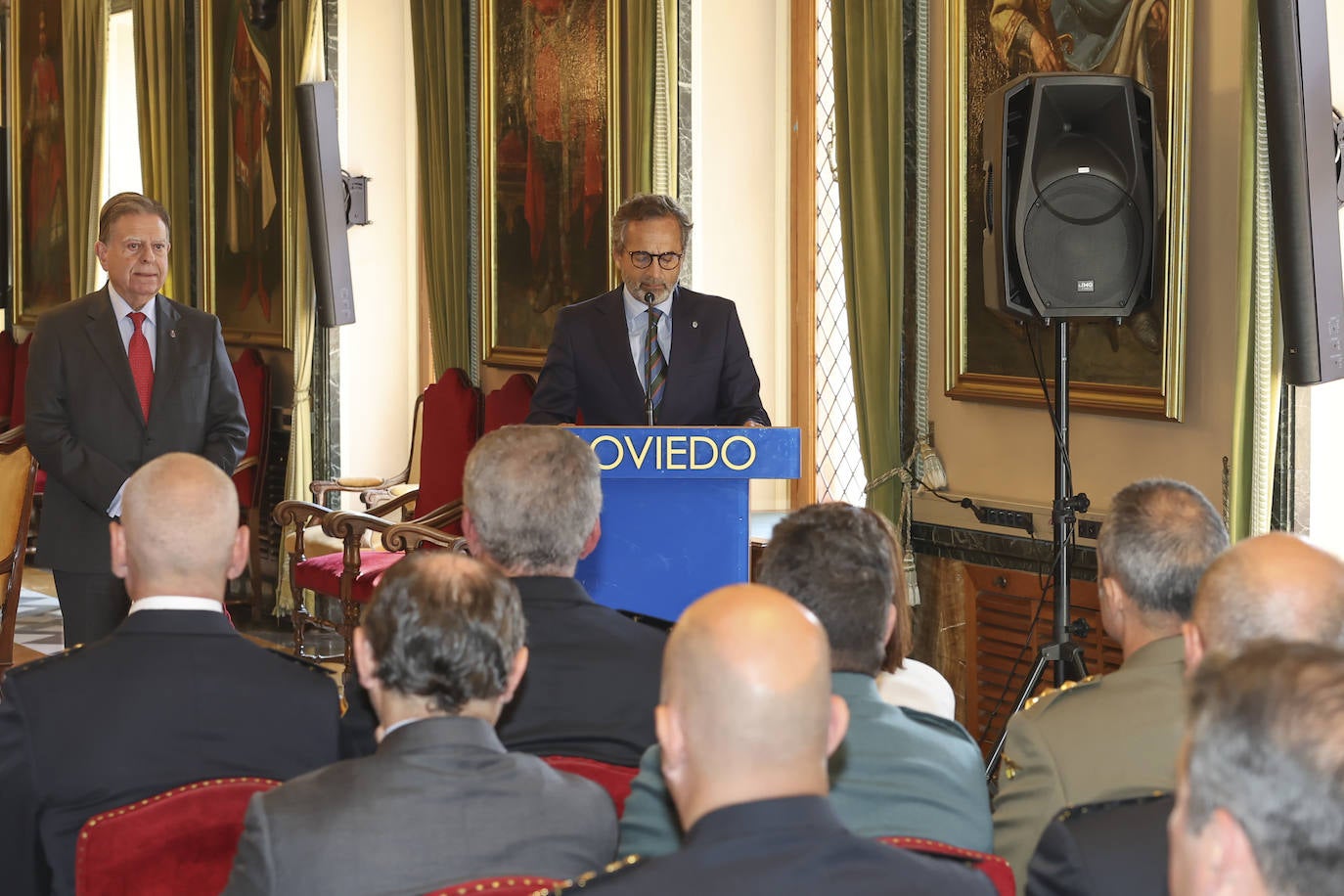 La Policía Nacional recibe la medalla de oro de Oviedo