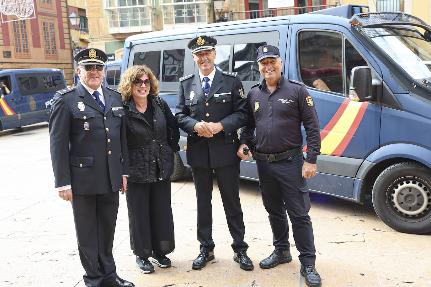 La Policía Nacional recibe la medalla de oro de Oviedo