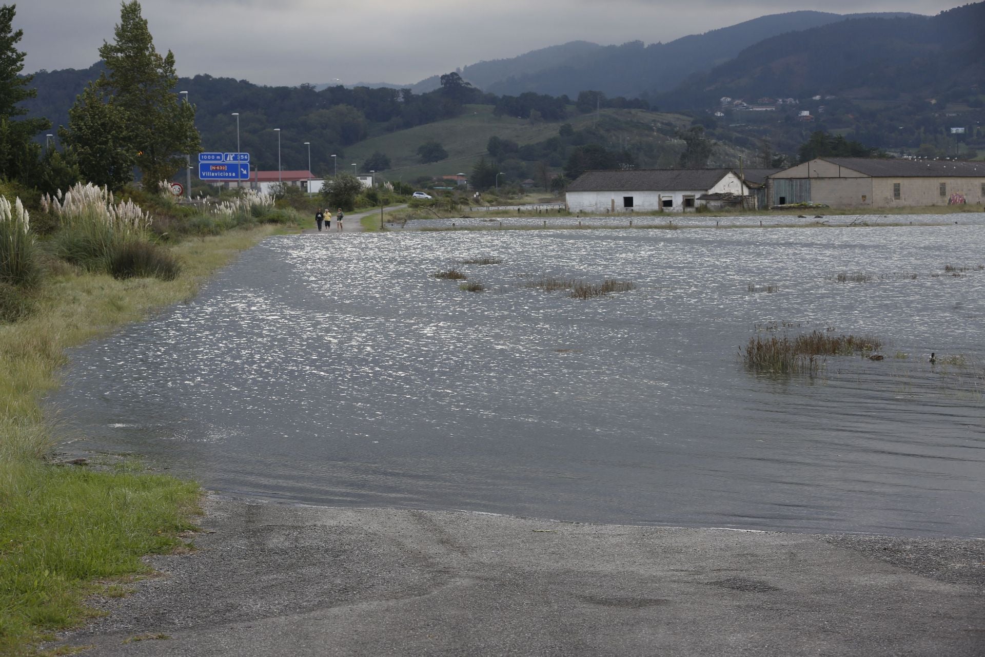 Las consecuencias de las mareas vivas en Asturias: inundaciones y fuerte oleaje