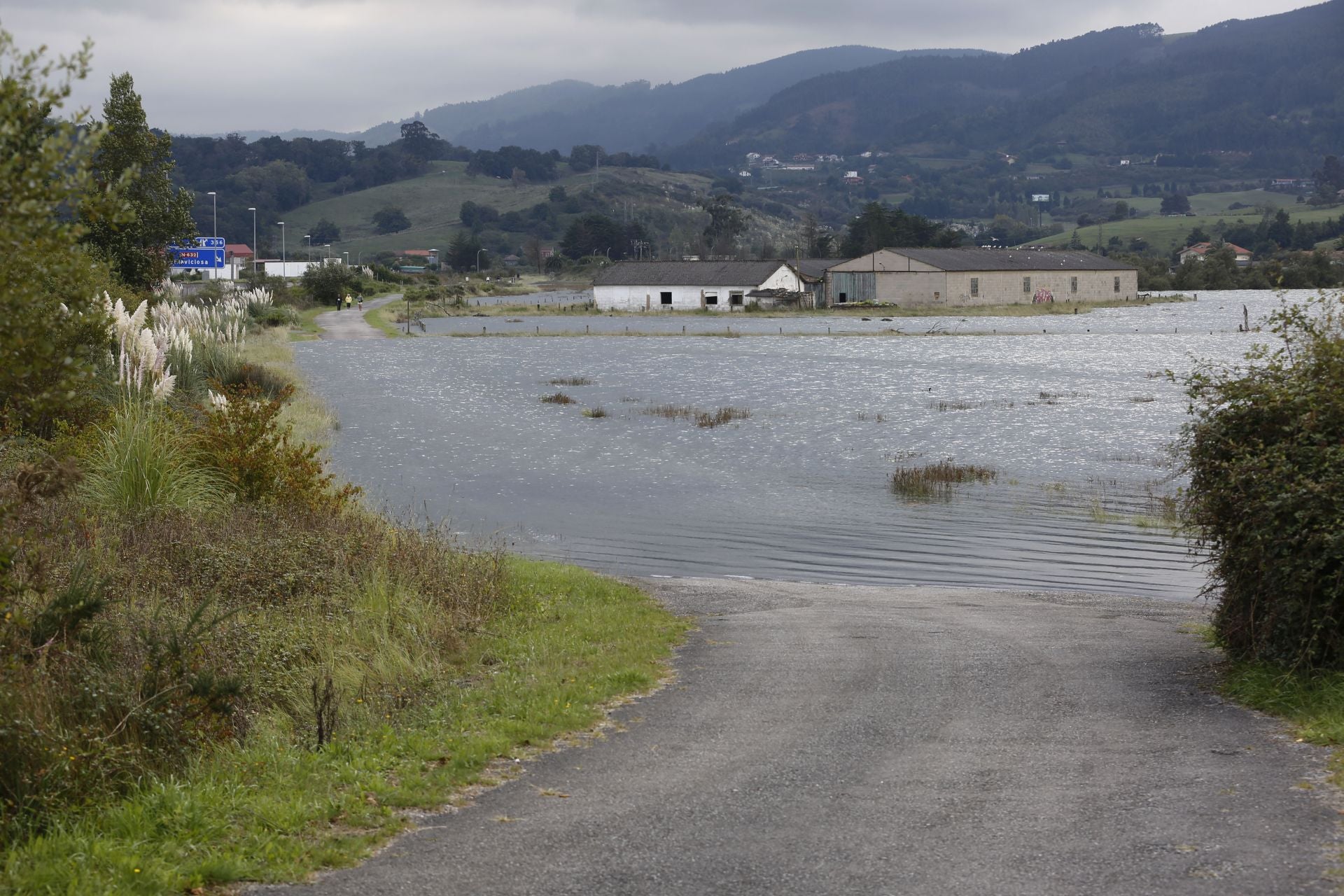 Las consecuencias de las mareas vivas en Asturias: inundaciones y fuerte oleaje