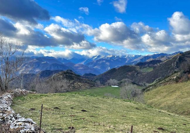 Camino hacia Peña Manteca