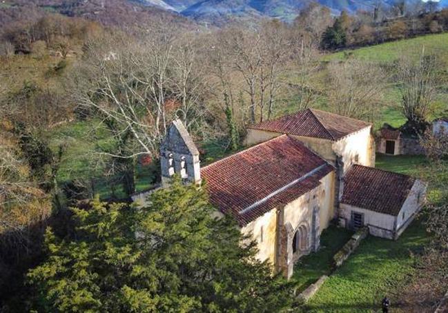 Santa Eulalia, otro templo por el que se pasa camino de la cruz de Priena para contemplar la Basilica de Covadonga desde las alturas