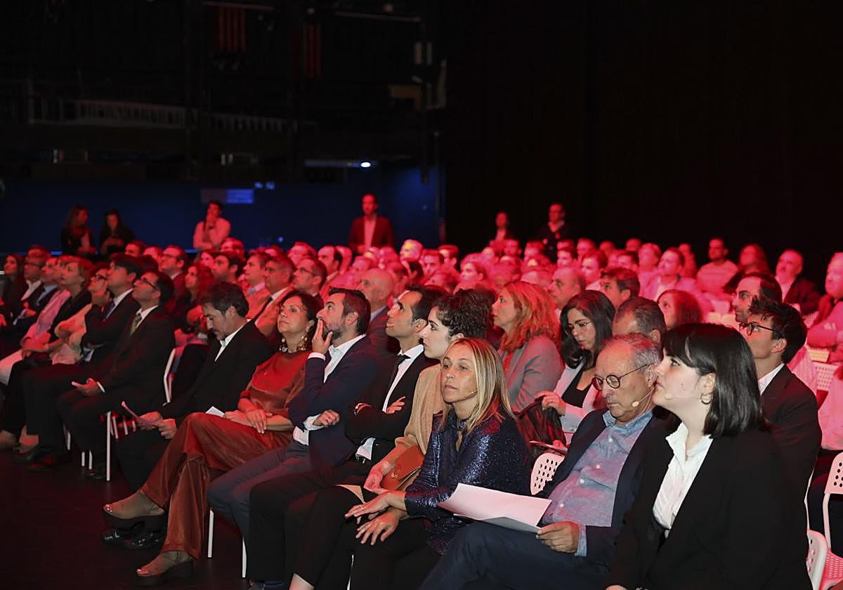 El público sigue las intervenciones de un encuentro en el que también se habló de innovación social.