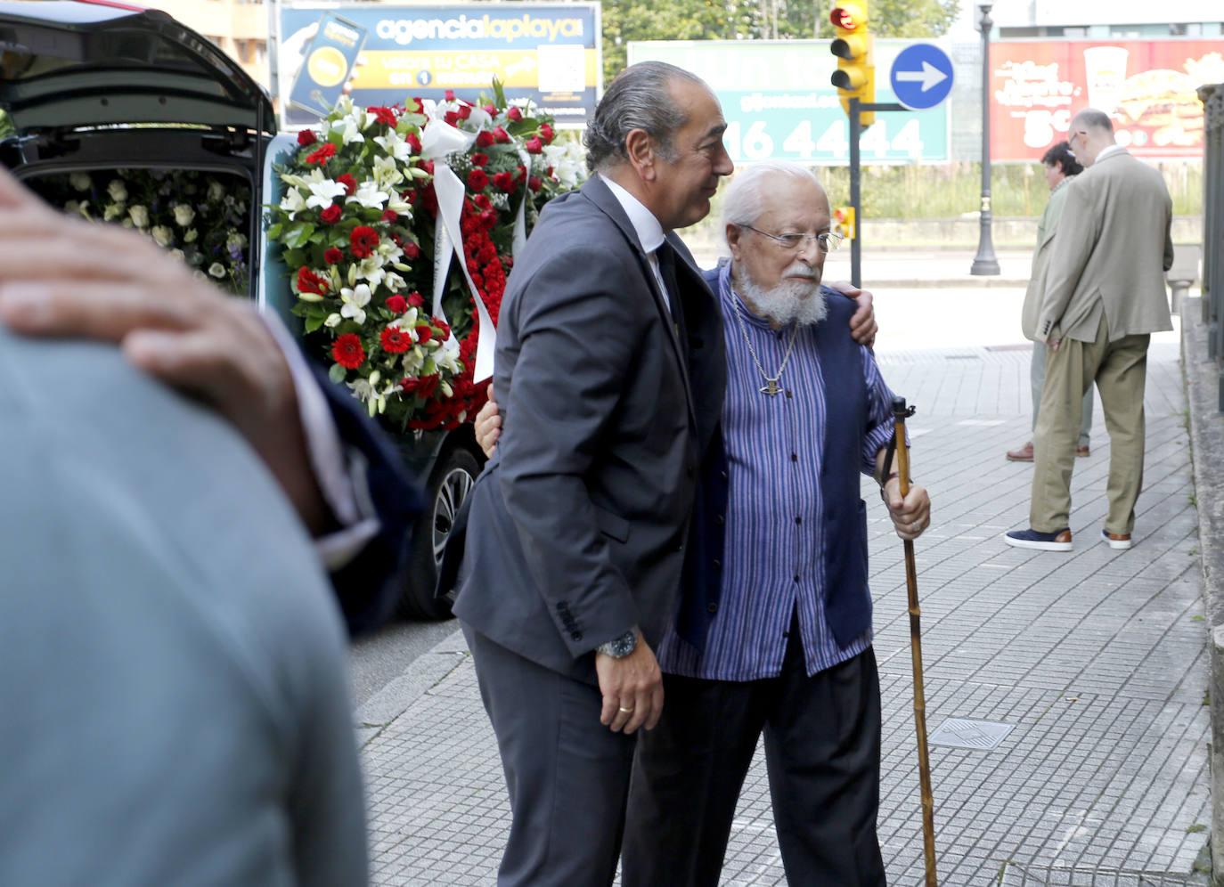 Multitudinaria despedida a Luis Torres, presidente de la Cocina Económica