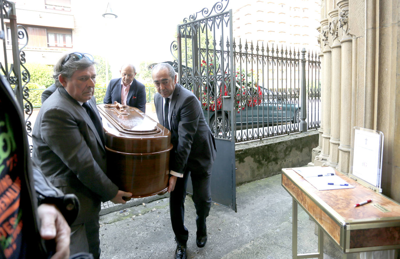 Multitudinaria despedida a Luis Torres, presidente de la Cocina Económica