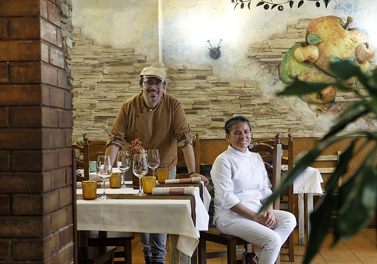 Santiago López Moreno y Polonia Arias Molina,en el comedor.