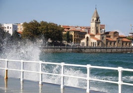 Playa de San Lorenzo, en Gijón.