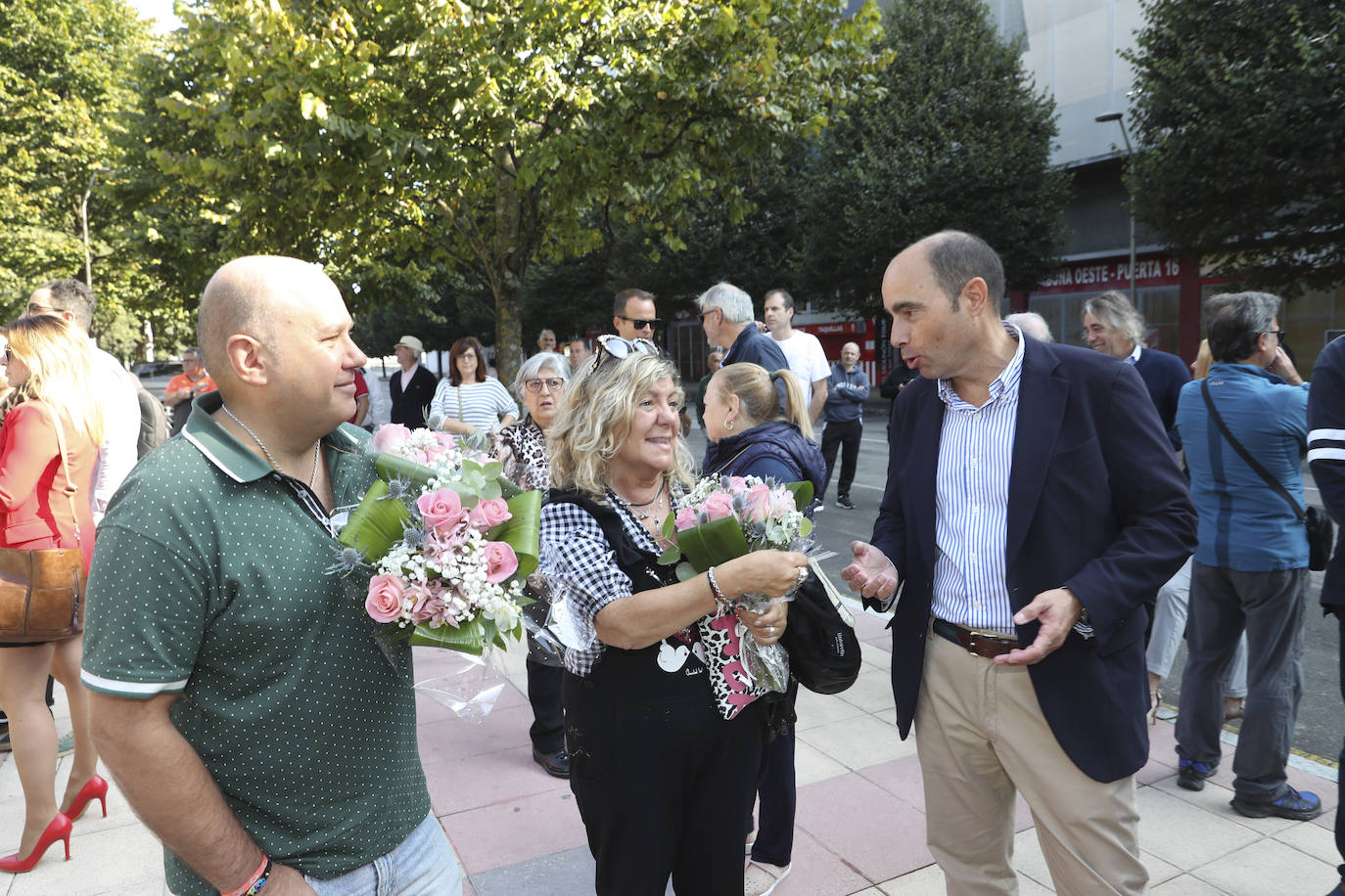 Quini, eterno en El Molinón: las imágenes de la inauguración de la escultura en Gijón