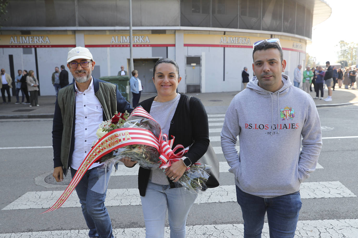 Quini, eterno en El Molinón: las imágenes de la inauguración de la escultura en Gijón