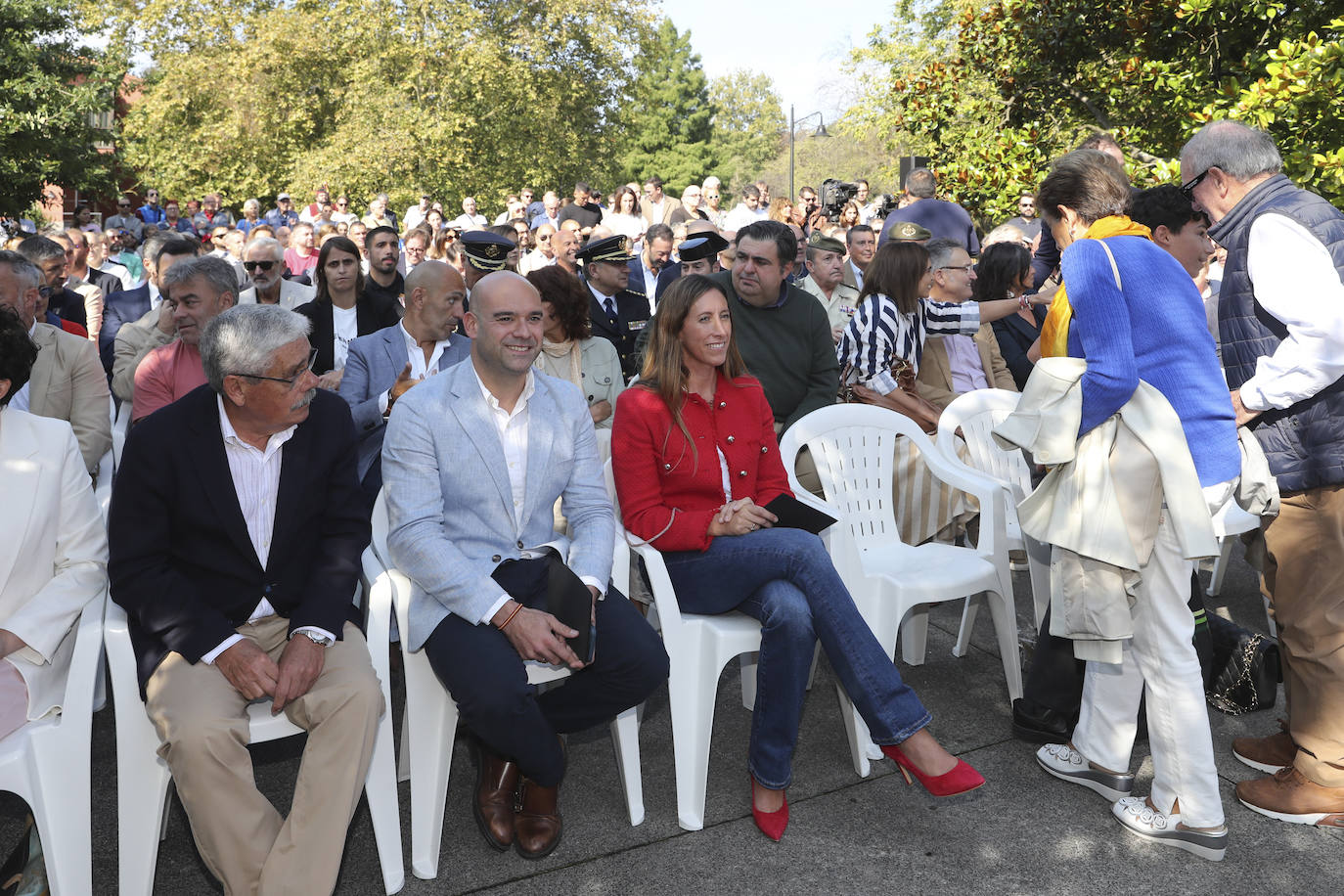 Quini, eterno en El Molinón: las imágenes de la inauguración de la escultura en Gijón