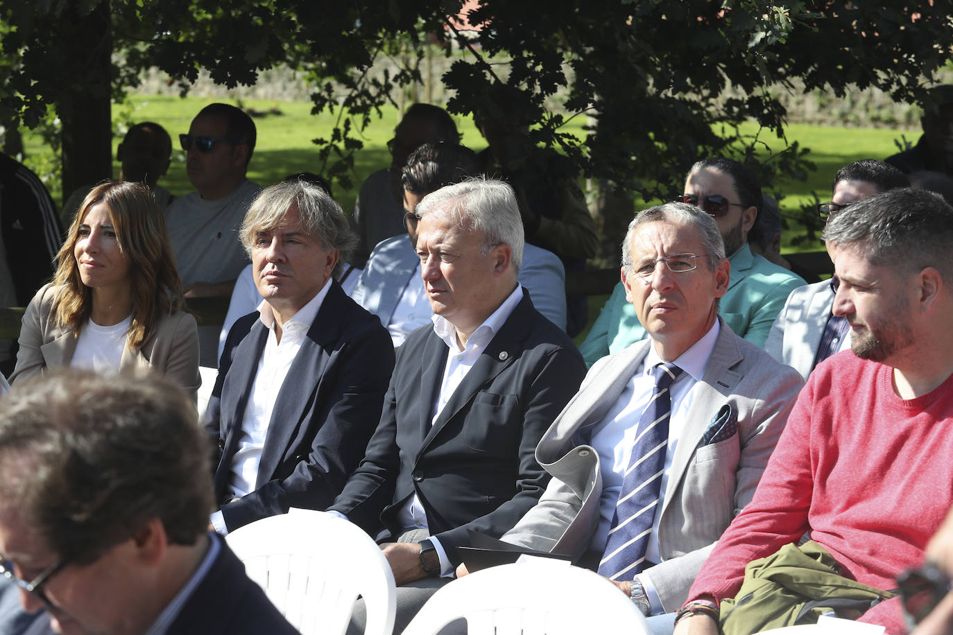 Quini, eterno en El Molinón: las imágenes de la inauguración de la escultura en Gijón