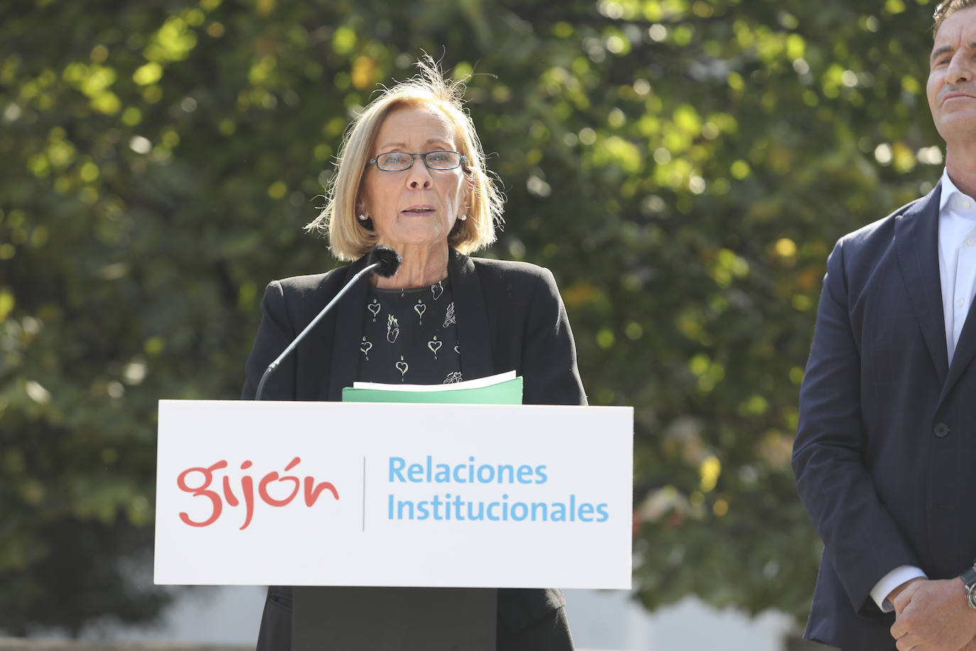 Quini, eterno en El Molinón: las imágenes de la inauguración de la escultura en Gijón