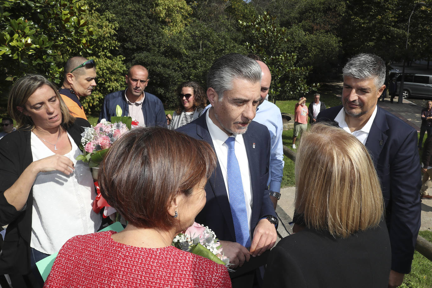 Quini, eterno en El Molinón: las imágenes de la inauguración de la escultura en Gijón