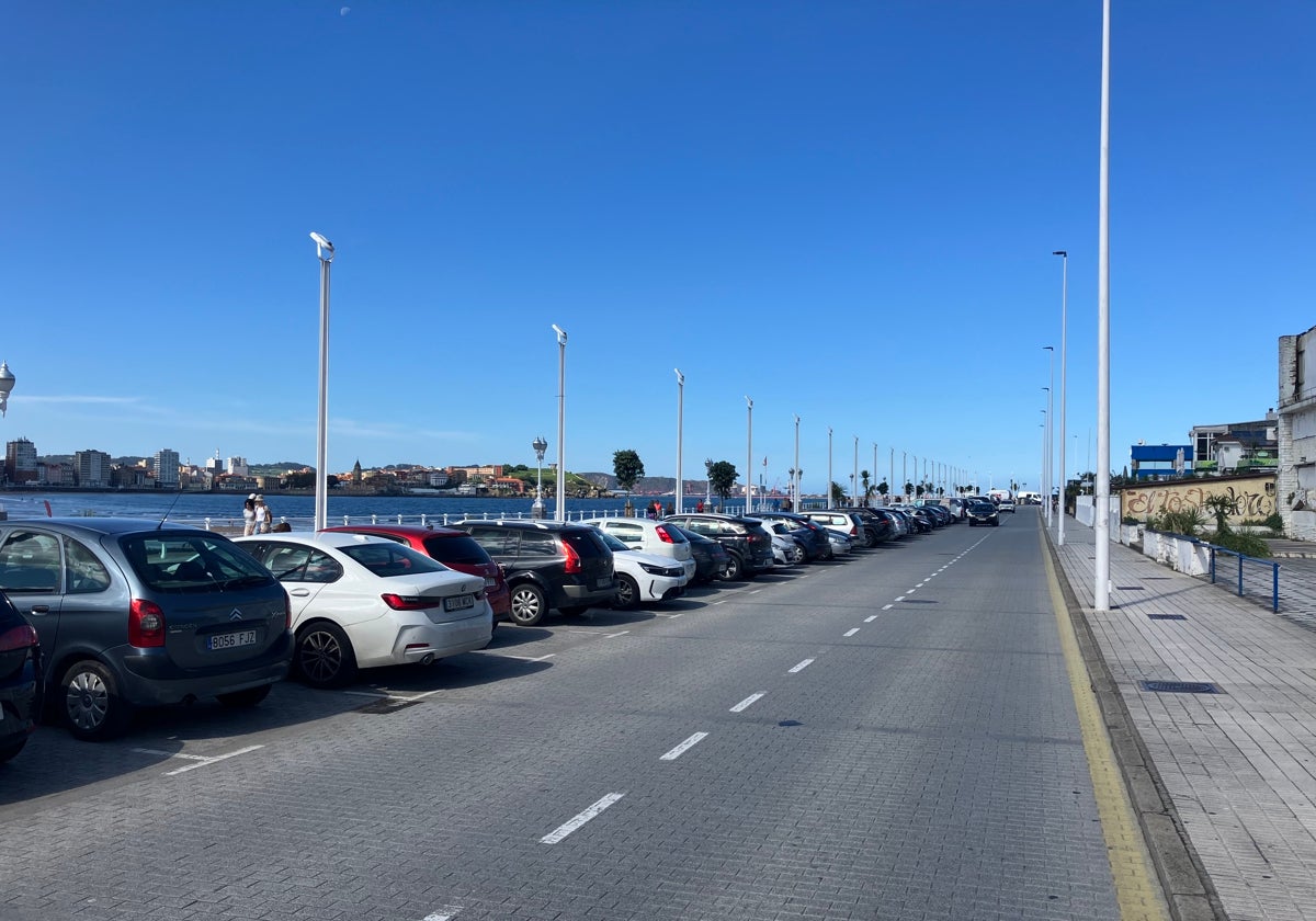 Avenida de José García Bernardo, una de las zonas en las que el Ayuntamiento prevé ampliar la zona azul.