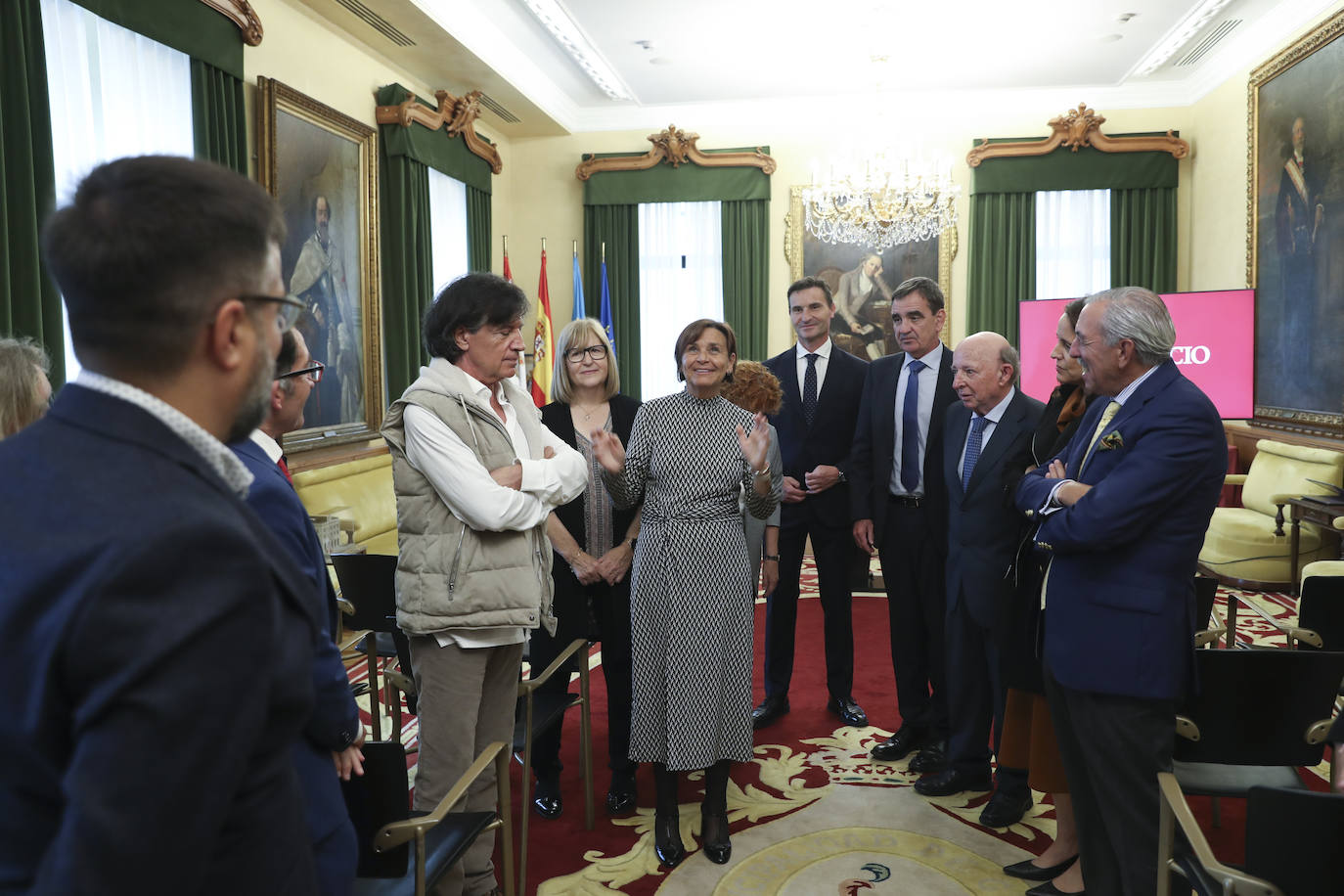 El Ayuntamiento de Gijón recibe a los galardonados con los Premios de EL COMERCIO, en imágenes