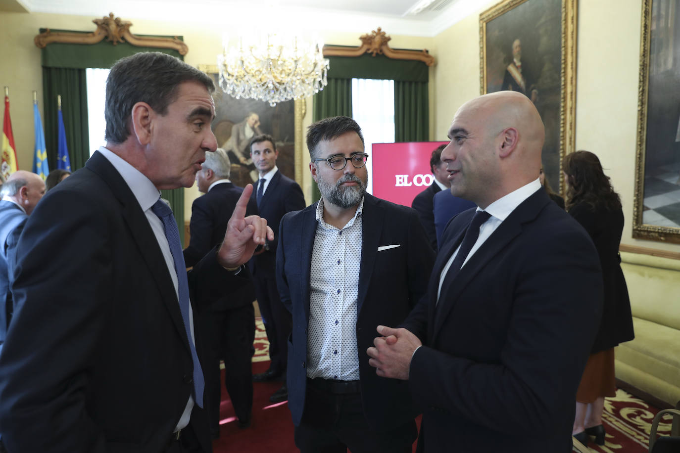 El Ayuntamiento de Gijón recibe a los galardonados con los Premios de EL COMERCIO, en imágenes