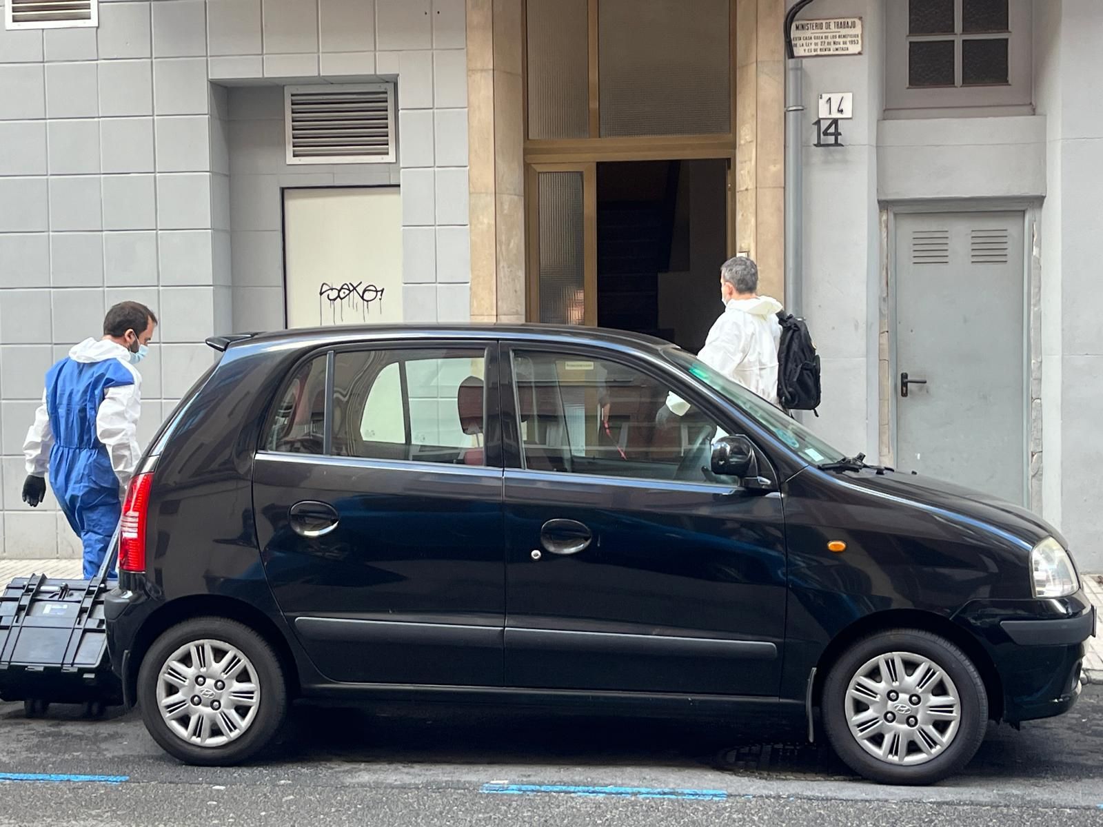 Hallan muerto a puñaladas a un hombre en un piso de Gijón