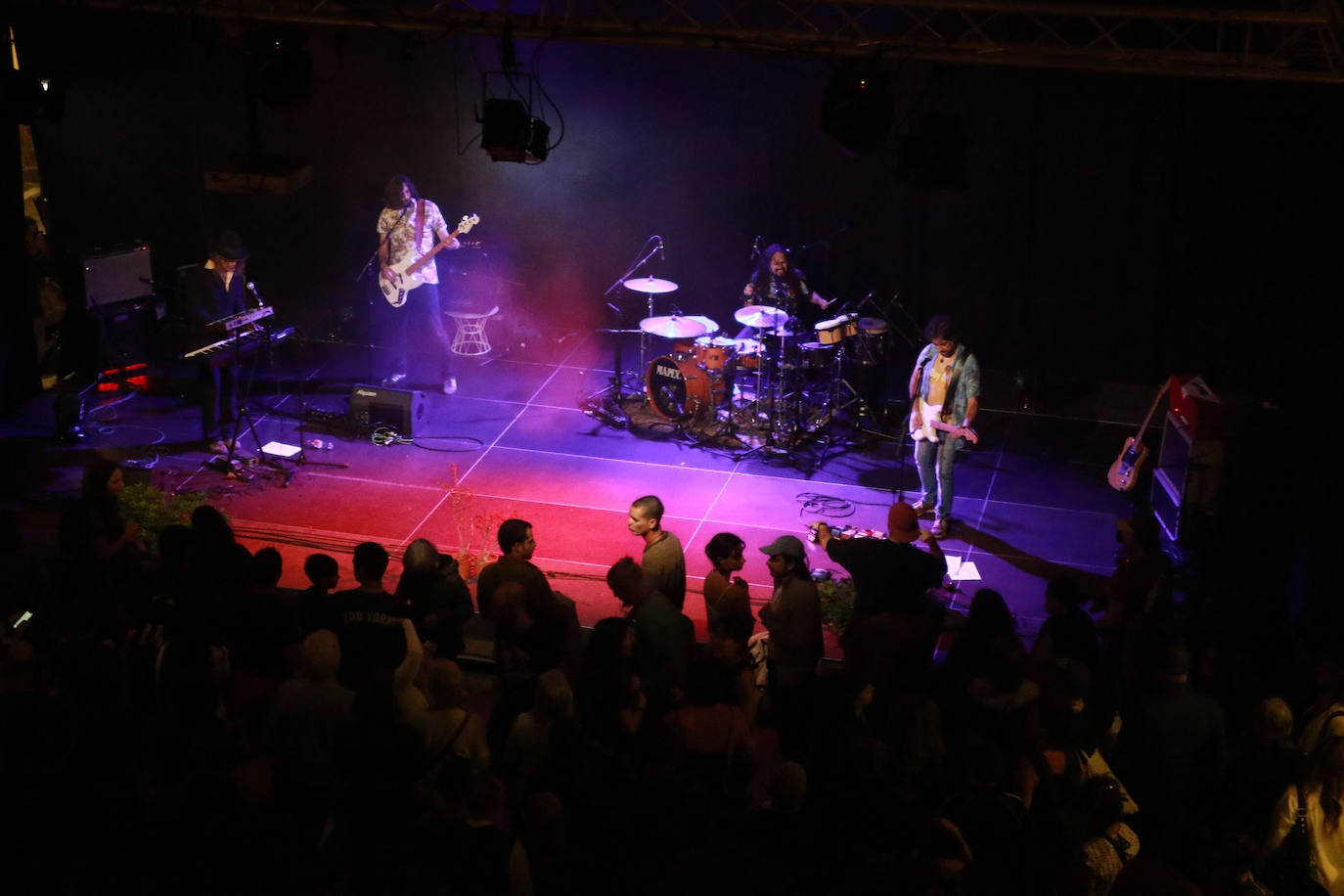 Música, arte y teatro en la Noche Blanca de Gijón