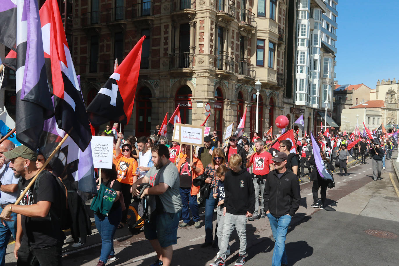 Marcha de apoyo del sindicalismo en Gijón a &#039;Los seis de la Suiza&#039;