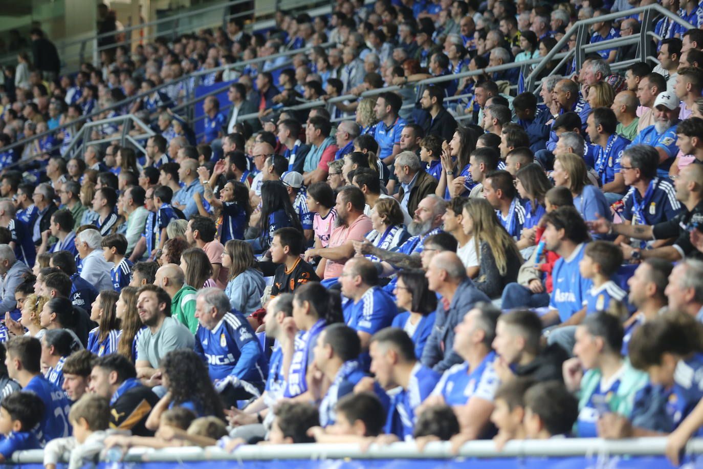 ¿Estuviste viendo el Real Oviedo - Eibar? ¡Búscate en las fotos del Tartiere!