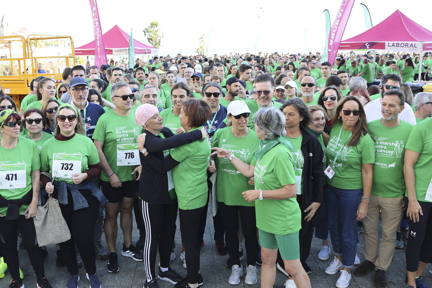 Una marea verde marcha contra el cáncer en Gijón