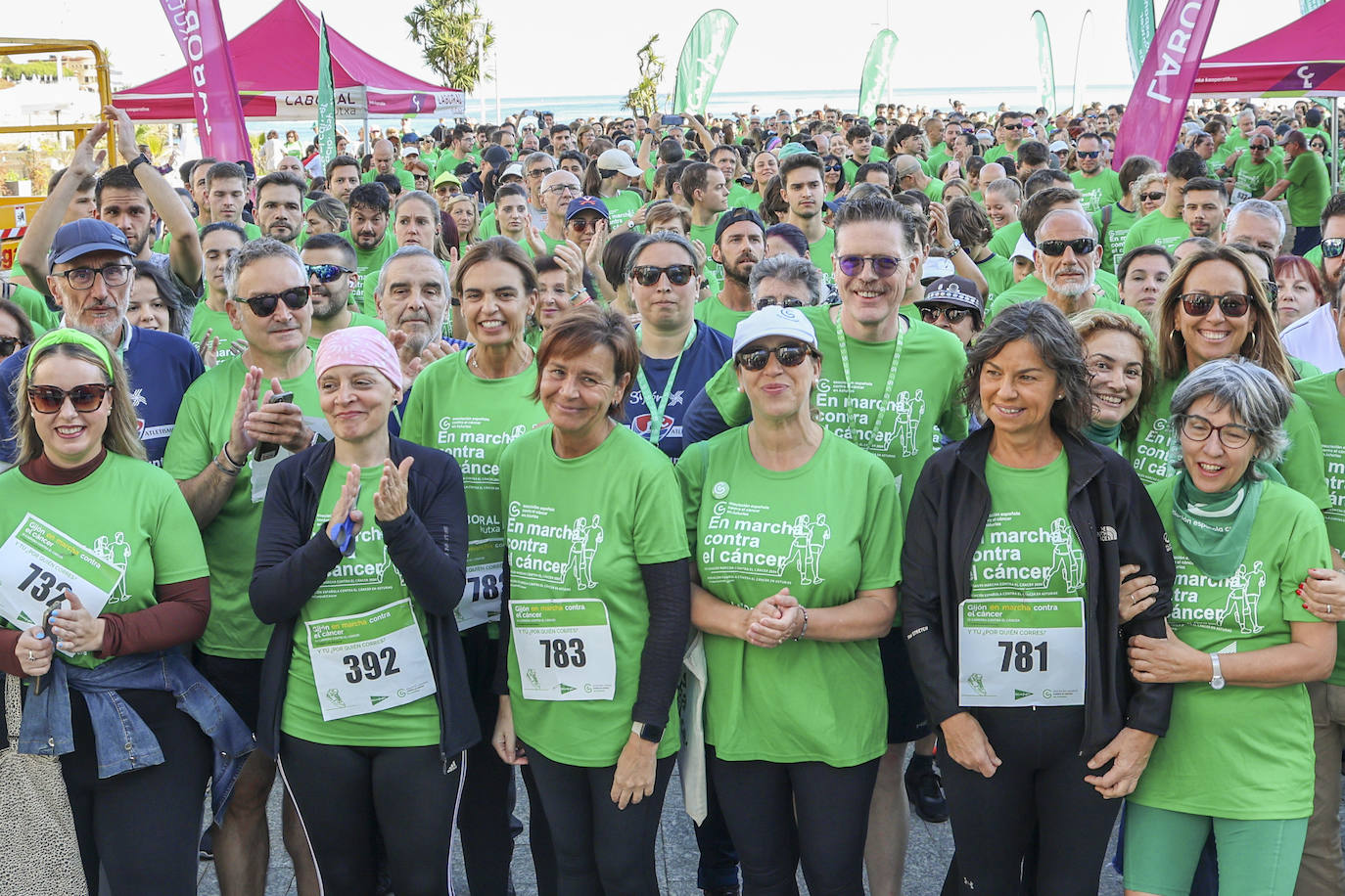 Una marea verde marcha contra el cáncer en Gijón