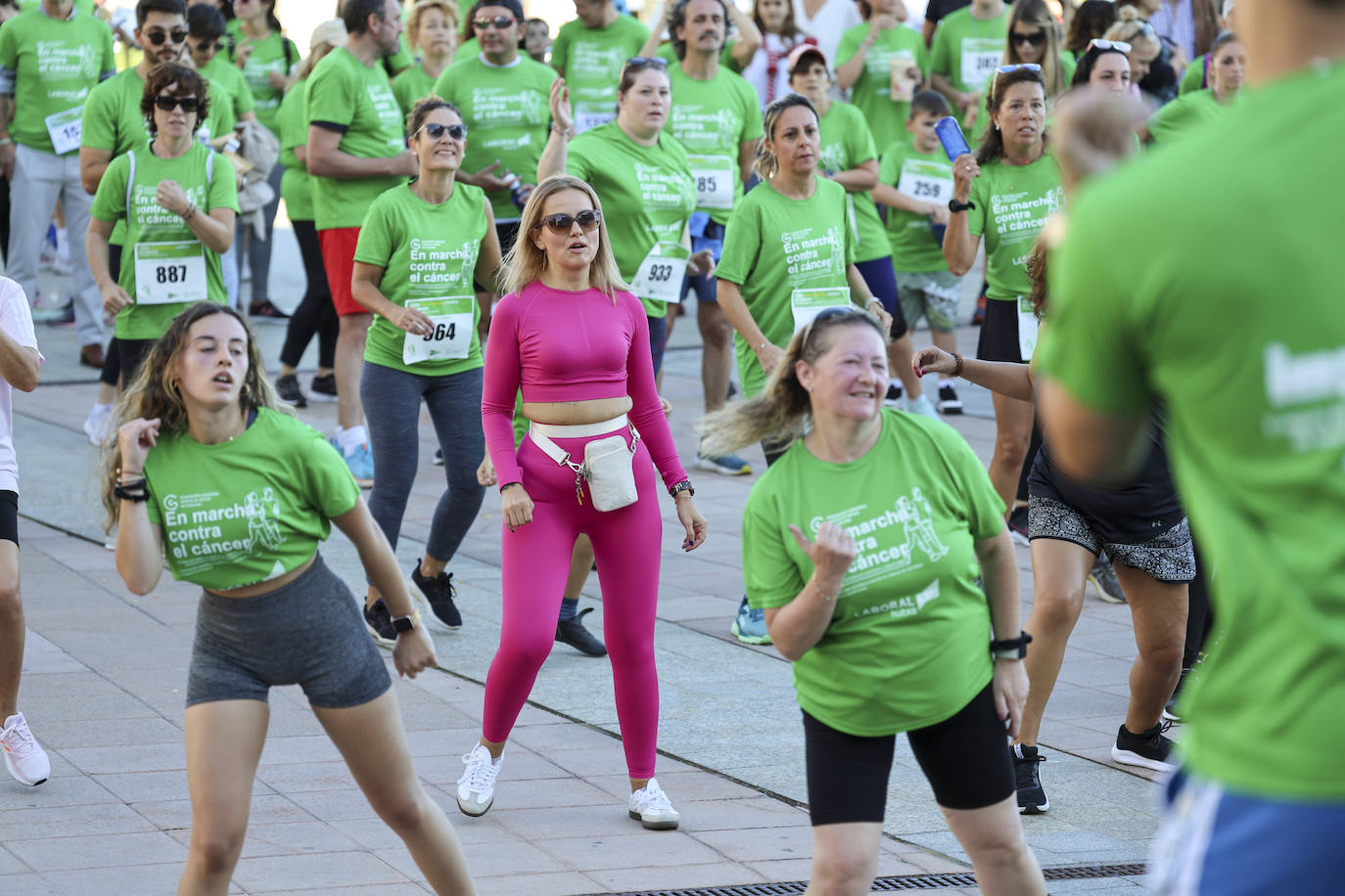 Una marea verde marcha contra el cáncer en Gijón