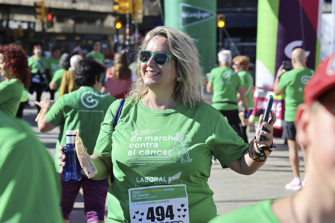 Una marea verde marcha contra el cáncer en Gijón