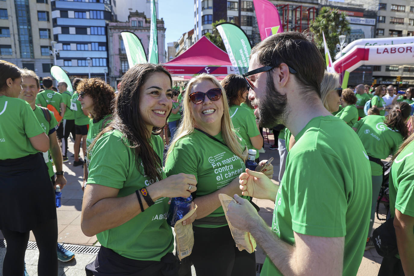 Una marea verde marcha contra el cáncer en Gijón