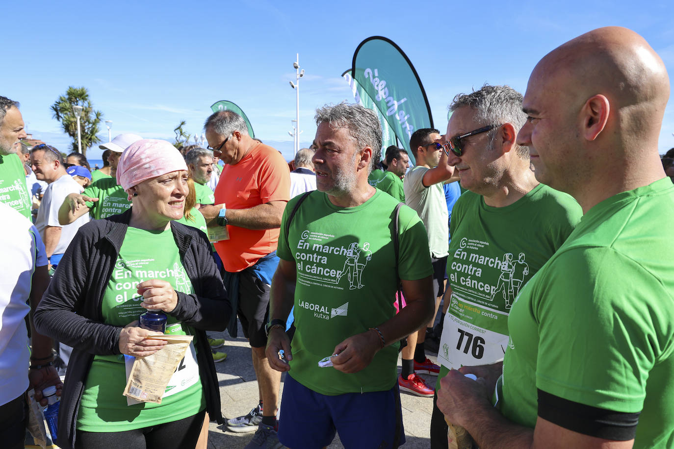 Una marea verde marcha contra el cáncer en Gijón