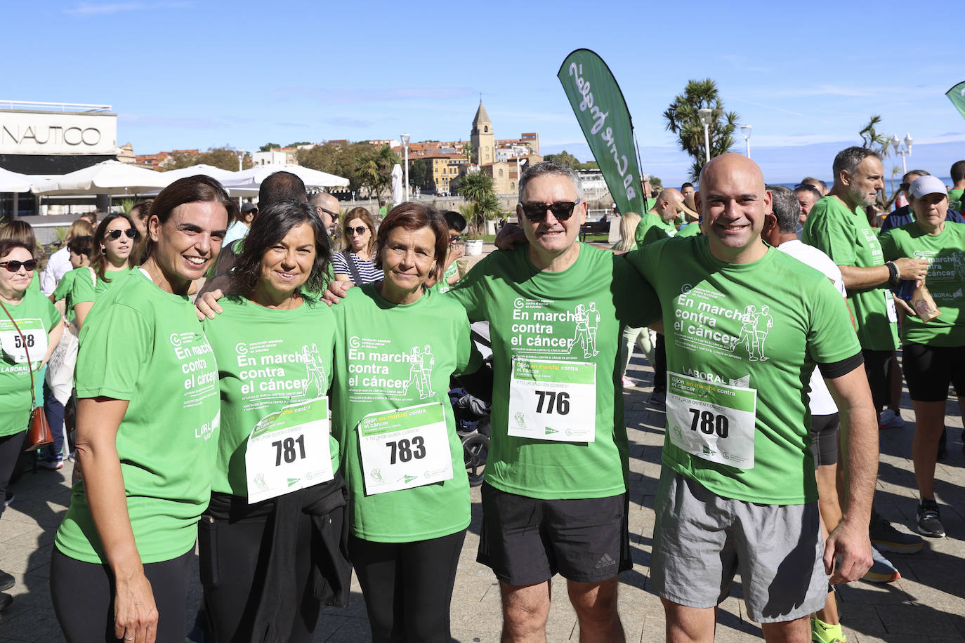 Una marea verde marcha contra el cáncer en Gijón