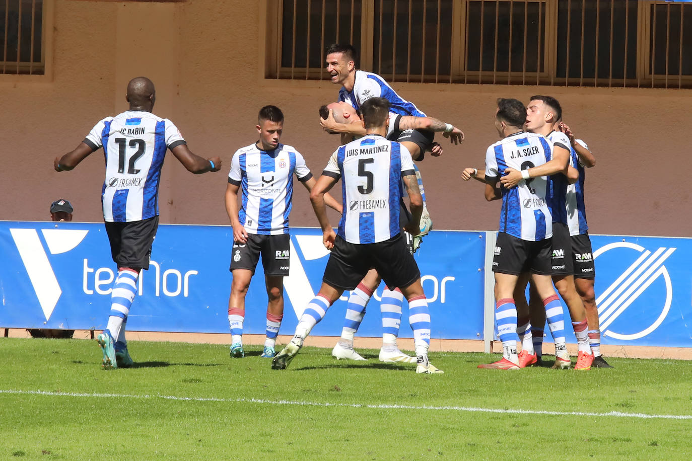 Las mejores imágenes del Real Avilés - Laredo