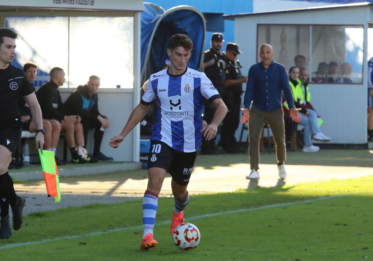 El Real Avilés golea al Laredo (3-0)