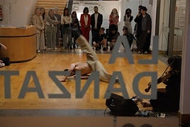 La compañía Dana Raz interpretó un fragmento de 'Caballos de agua' justo antes de la presentación.