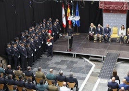 La Policía Local de Gijón celebró este lunes la festividad en honor a su patrón, San Miguel.