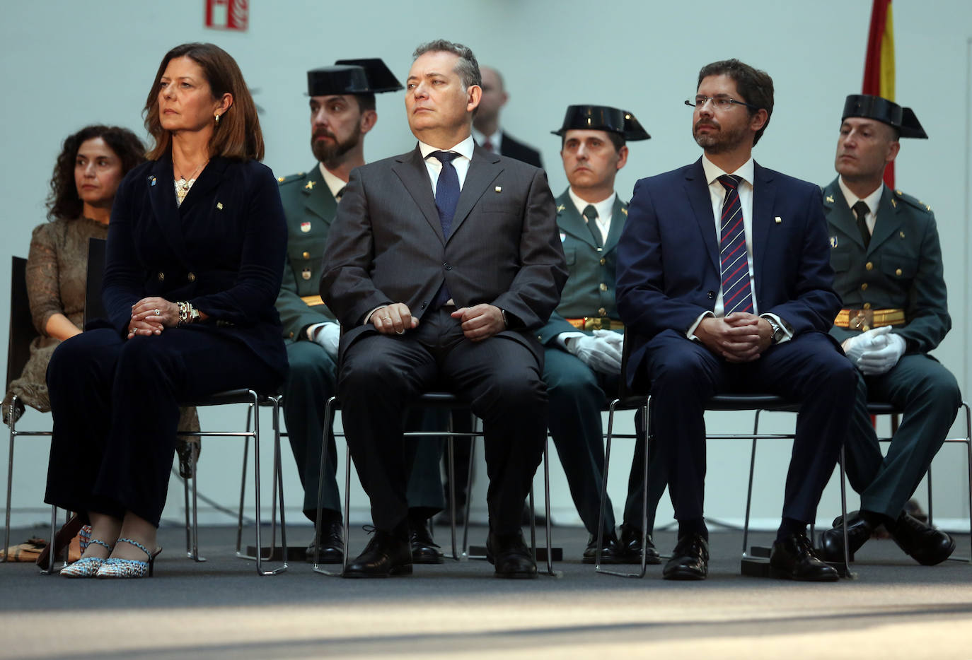 Honores en Oviedo en la celebración de la Policía Nacional por los Ángeles Custodios