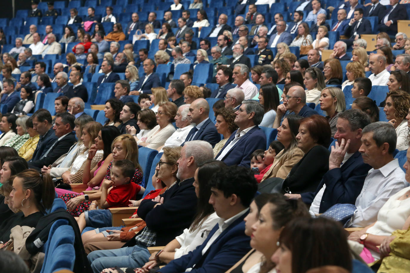 Honores en Oviedo en la celebración de la Policía Nacional por los Ángeles Custodios