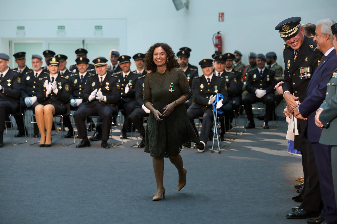 Honores en Oviedo en la celebración de la Policía Nacional por los Ángeles Custodios