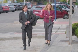 José Manuel Arco y Lucía Herrero, ayer en los juzgados.