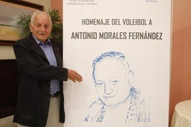 Antonio Morales, el día que recibió un homenaje de todos los colectivos del voleibol español.