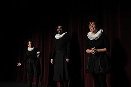 Arantxa Fernández Ramos, Hugo Manso y Patricia Rodríguez en 'Hamlet'.
