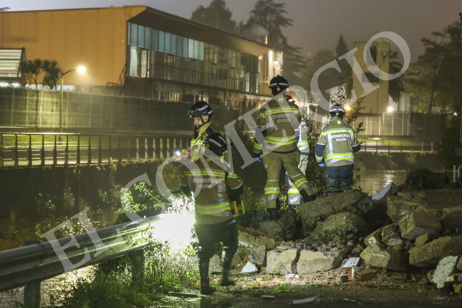 Amplio dispositivo en Gijón para hallar una cabeza en la zona de El Piles