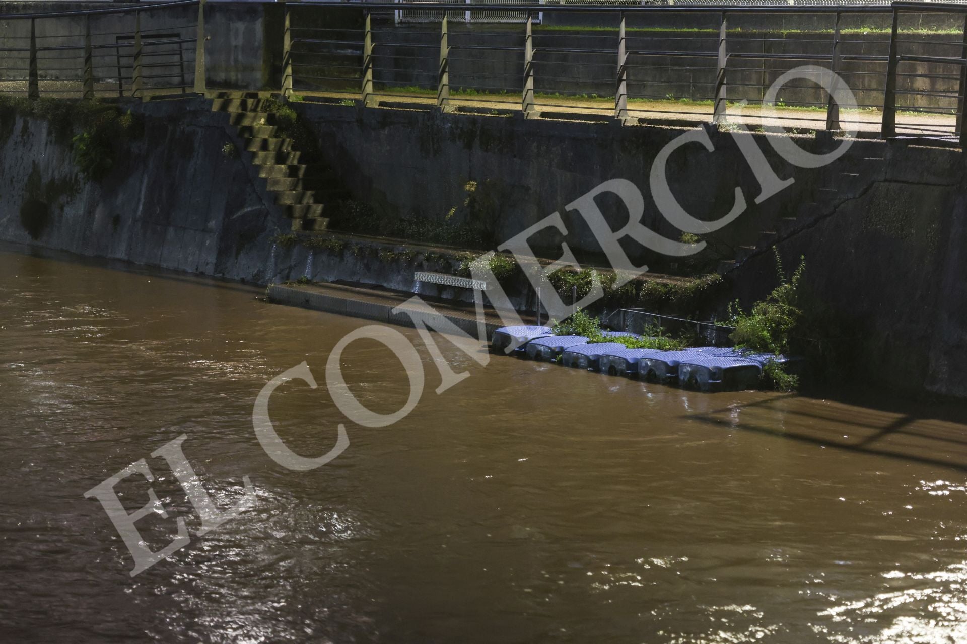 Amplio dispositivo en Gijón para hallar una cabeza en la zona de El Piles