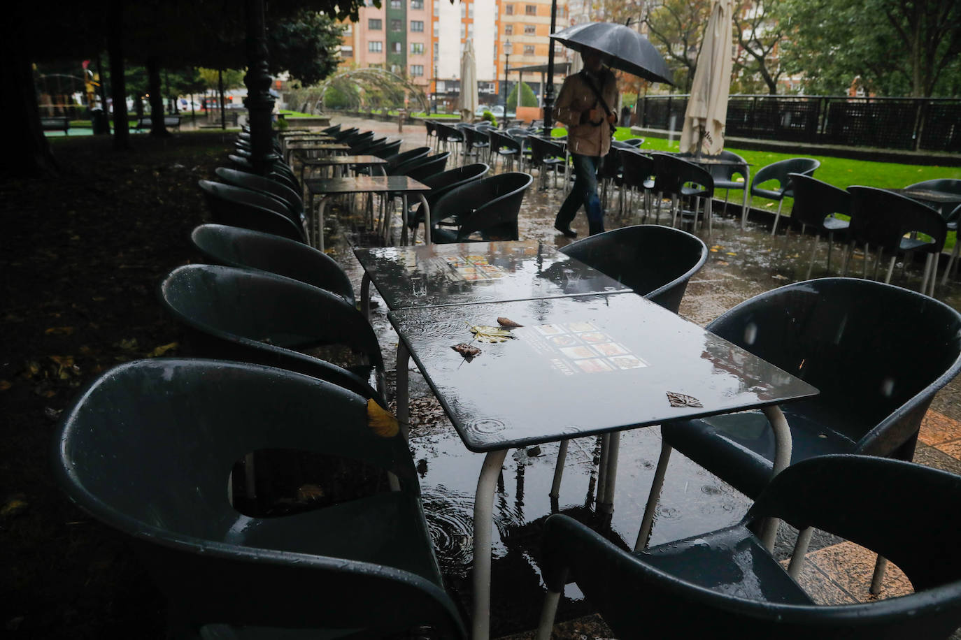 La lluvia viene para quedarse en Asturias: las imágenes del tiempo